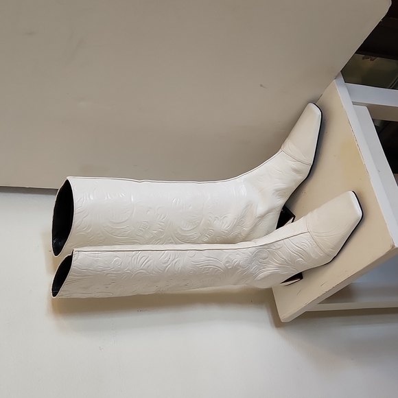 Fendi Shoes - Fendi White Embossed Leather Knee-High Heeled Boots